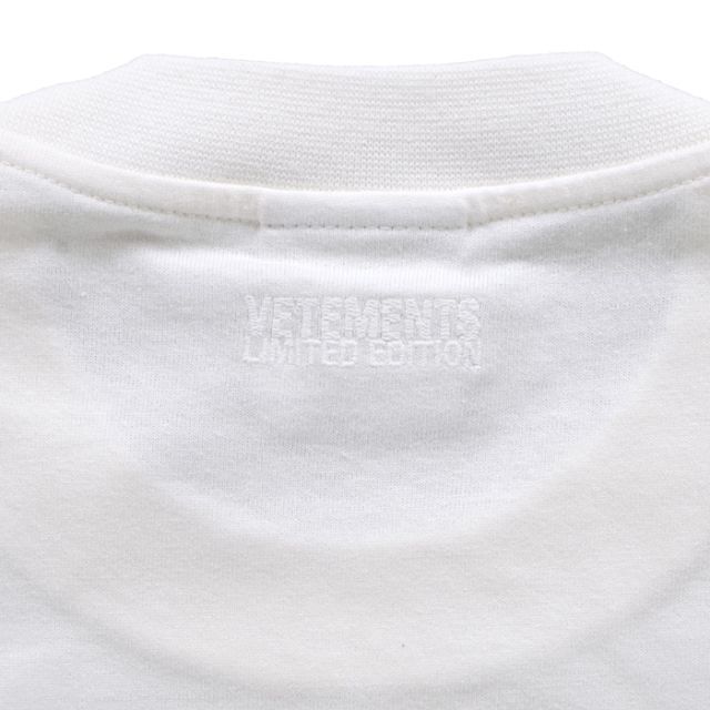 VETEMENTS(ヴェトモン)のヴェトモン UE51TR720W Tシャツ ホワイト S メンズのトップス(Tシャツ/カットソー(半袖/袖なし))の商品写真