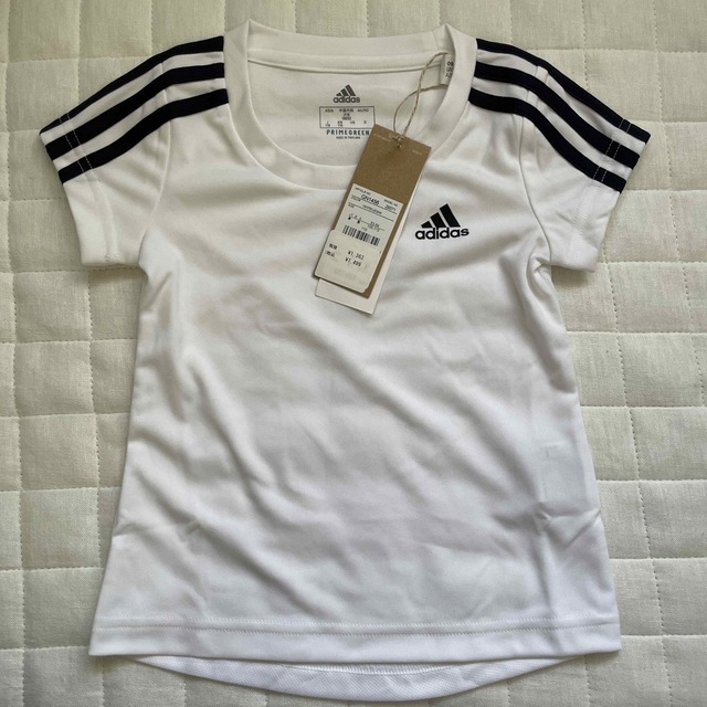 adidas(アディダス)のadidas Tシャツ　110 新品未使用 キッズ/ベビー/マタニティのキッズ服女の子用(90cm~)(Tシャツ/カットソー)の商品写真