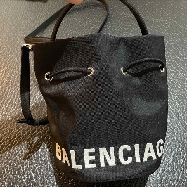 BALENCIAGA バケットバック 2