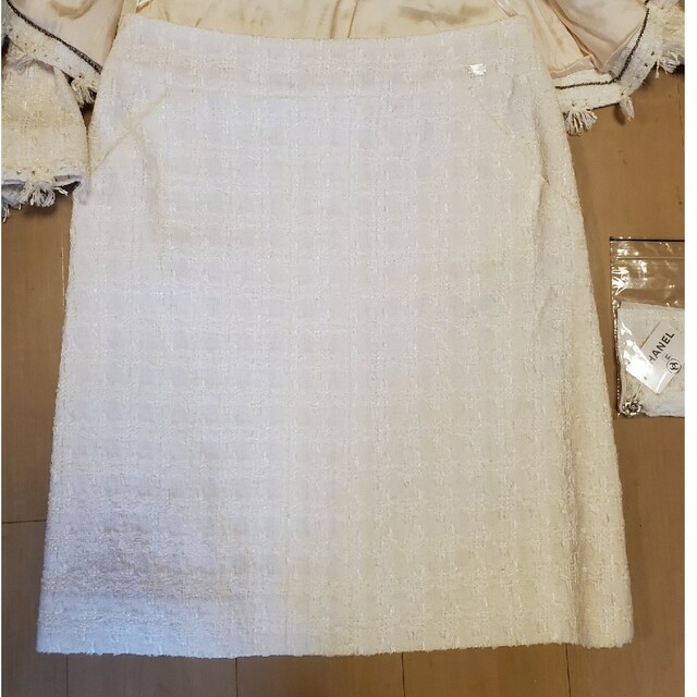 CHANEL - 新品‼️未使用 CHANEL シャネル スーツ 40 オフ CHANEL - 新品‼️未使用 CHANEL シャネル スーツ 40 オフ