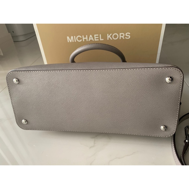 Michael Kors(マイケルコース)のマイケルコース　グレージュ　ハンドバッグ　ショルダー レディースのバッグ(ハンドバッグ)の商品写真