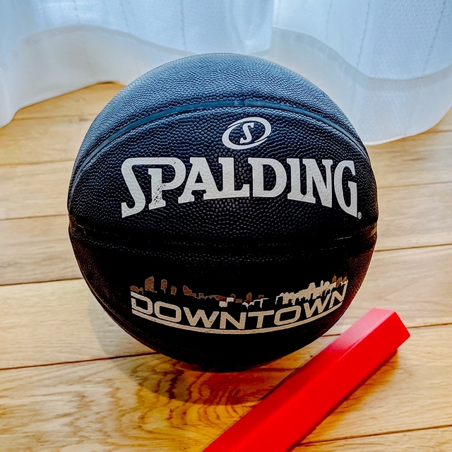 SPALDING(スポルディング)のバスケットボールSPALDING ダウンタウン ブラック 76-587J スポーツ/アウトドアのスポーツ/アウトドア その他(バスケットボール)の商品写真