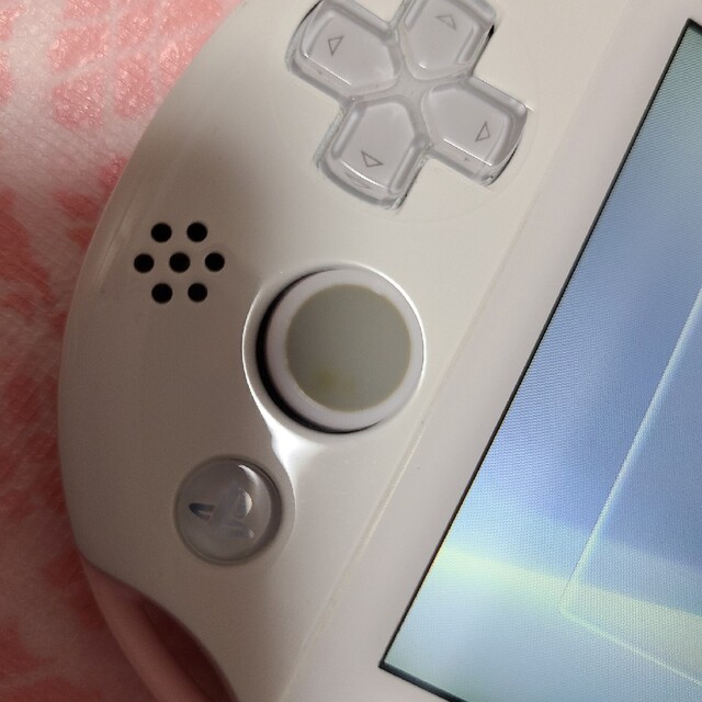 PlayStation Vita(プレイステーションヴィータ)のPSVita ピンク　本体のみ エンタメ/ホビーのゲームソフト/ゲーム機本体(携帯用ゲームソフト)の商品写真