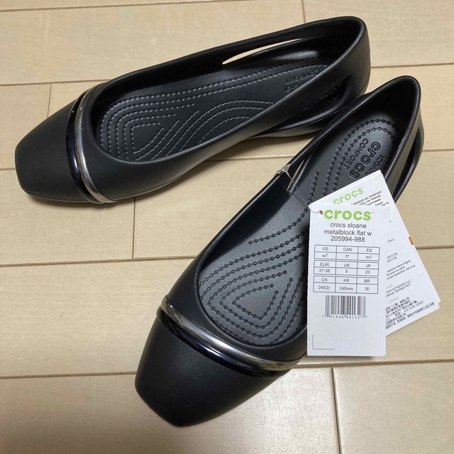 crocs(クロックス)の新品 23cm クロックス スローン メタルブロック フラットシューズ ブラック レディースの靴/シューズ(サンダル)の商品写真