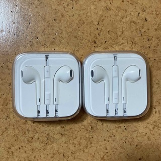 アップル(Apple)のイヤホンapple純正　2個セット(ヘッドフォン/イヤフォン)
