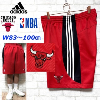 アディダス(adidas)のadidas × NBA シカゴ・ブルズ バスパン ハーフパンツ 刺繍ロゴ(ショートパンツ)