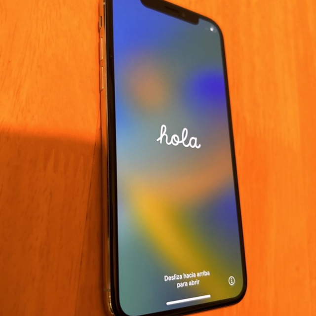 iPhone(アイフォーン)のiPhoneXS ホワイト スマホ/家電/カメラのスマートフォン/携帯電話(スマートフォン本体)の商品写真