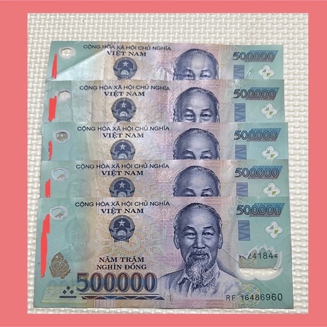ベトナム紙幣 50万ドン．(5枚)。-