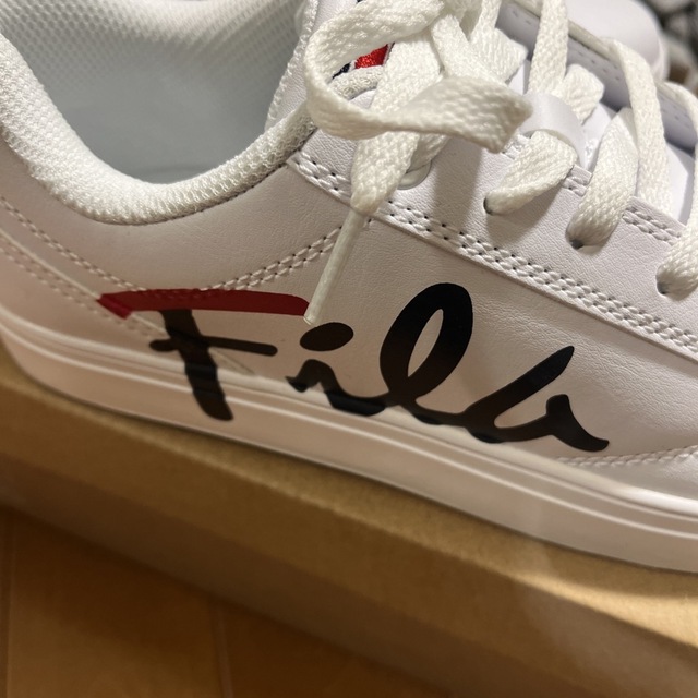 FILA(フィラ)のFILA新品未使用！白のスニーカー。 レディースの靴/シューズ(スニーカー)の商品写真