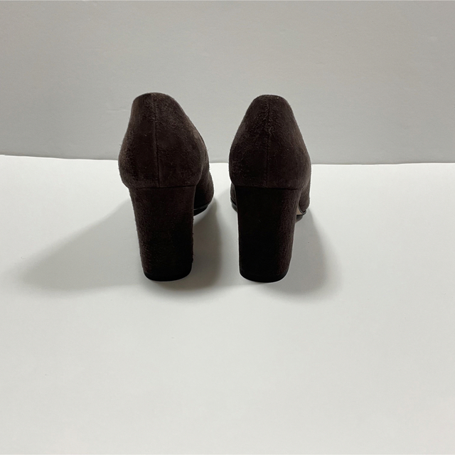 UNITED ARROWS(ユナイテッドアローズ)の新品 CHEMBUR チャンキーヒール スエード パンプス 36 レディースの靴/シューズ(ハイヒール/パンプス)の商品写真