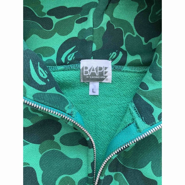 A BATHING APE(アベイシングエイプ)のBAPE 渋谷限定迷彩パーカー　L メンズのトップス(パーカー)の商品写真