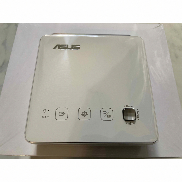 ASUS(エイスース)のASUS ZenBeam S2 (White)未使用　付属品完備　プロジェクター スマホ/家電/カメラのテレビ/映像機器(プロジェクター)の商品写真
