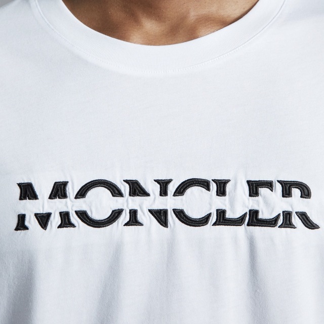 MONCLER(モンクレール)の★新作★ MONCLER Tシャツ Ｍ　モンクレール ホワイト ワッペン 現行品 メンズのトップス(Tシャツ/カットソー(半袖/袖なし))の商品写真