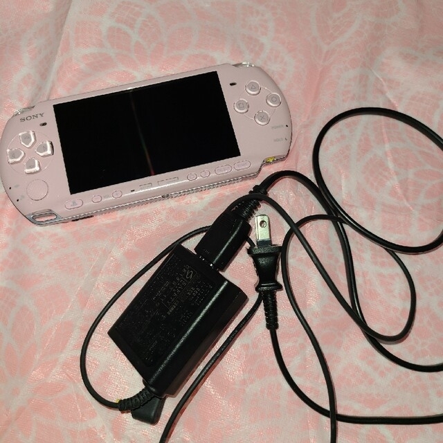 PlayStation Portable(プレイステーションポータブル)の美品PSP-3000　本体　ブロッサムピンク エンタメ/ホビーのゲームソフト/ゲーム機本体(携帯用ゲーム機本体)の商品写真
