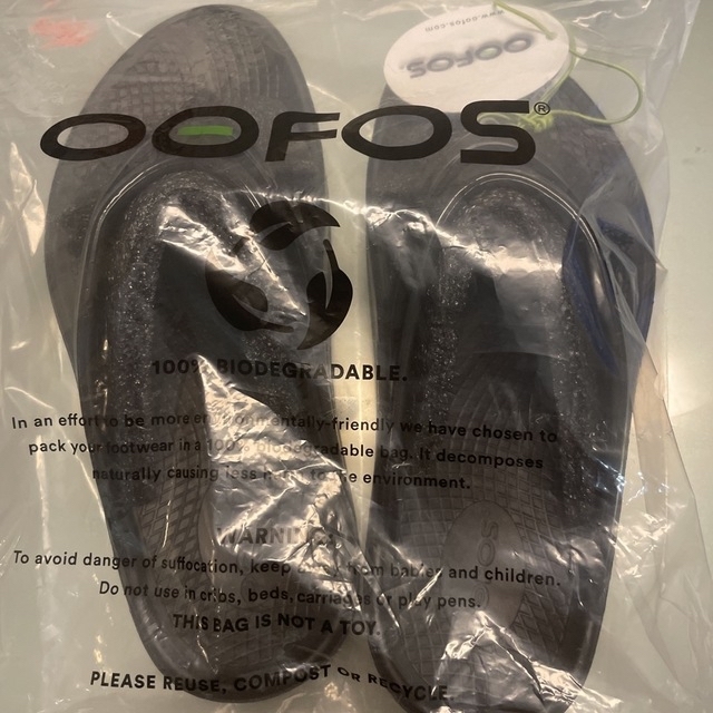 OOFOS(ウーフォス)の新品未使用　OOFOS  ウーフォス　OOmega  ウーメガ　24cm 厚底 レディースの靴/シューズ(サンダル)の商品写真