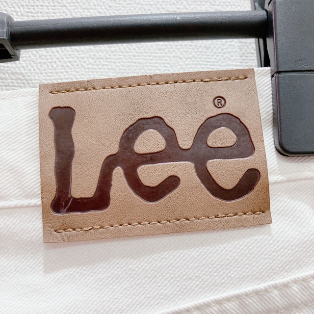 Lee(リー)のLee リー　ホワイト　デニム　Sサイズ レディースのパンツ(デニム/ジーンズ)の商品写真