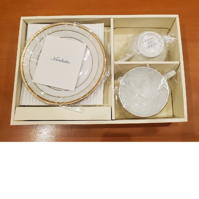 Noritake(ノリタケ)の【新品】ノリタケ カップ & ソーサー（ペア）ハンプシャーゴールド インテリア/住まい/日用品のキッチン/食器(食器)の商品写真