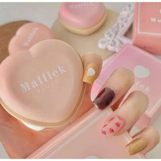 新品♡ ハートコンパクト マカロン チーク コスメ/美容のベースメイク/化粧品(チーク)の商品写真