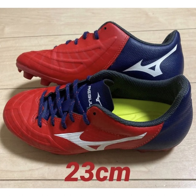 MIZUNO(ミズノ)のミズノ サッカースパイク レビュラ3 ジュニア ワイド 23cm スポーツ/アウトドアのサッカー/フットサル(シューズ)の商品写真