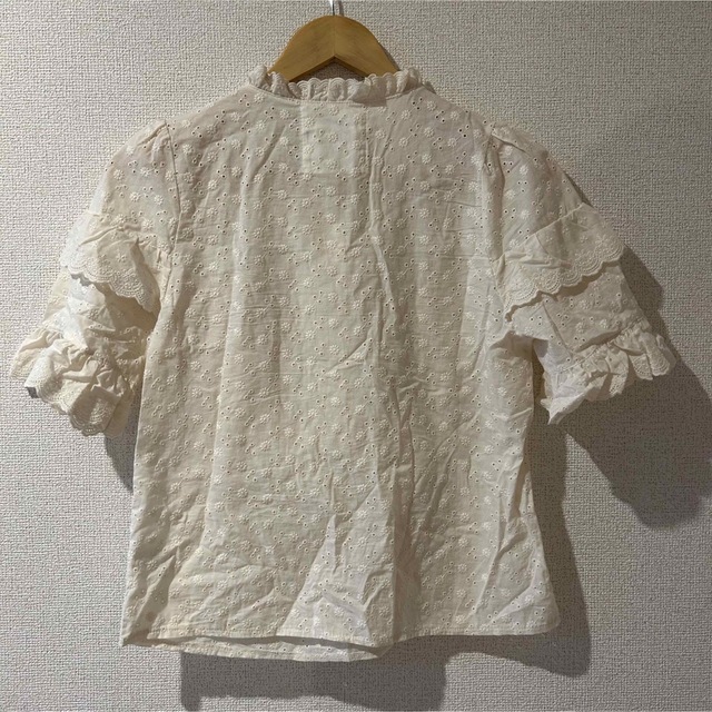 épine(エピヌ)のmmm様専用❤︎ cream cotton frill blouse レディースのトップス(シャツ/ブラウス(半袖/袖なし))の商品写真