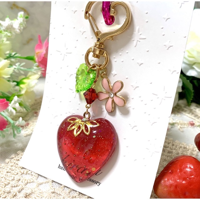 いちごキーホルダー(チャーム)ハンドメイド レジンの通販 by いちごキーホルダー(チャーム)ハンドメイド レジンの通販 by