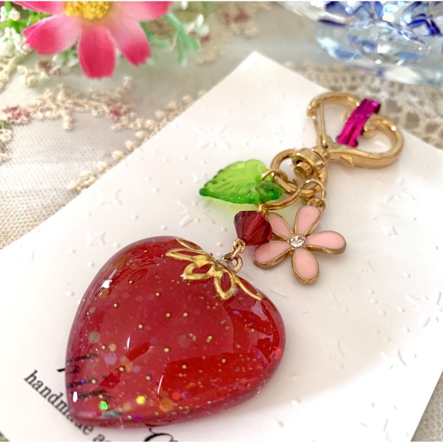 いちごキーホルダー(チャーム)ハンドメイド レジンの通販 by いちごキーホルダー(チャーム)ハンドメイド レジンの通販 by