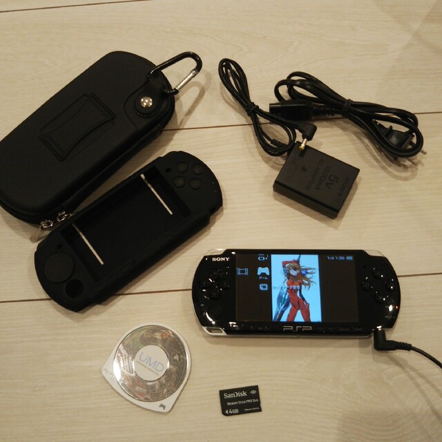 超美品⭐️psp3000本体黒。新品バッテリー、メモリー、本体カバーとケース付き