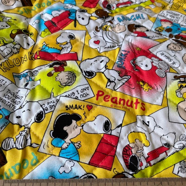 SNOOPY(スヌーピー)のスヌーピー ピーナッツ キルティング 生地 ハギレ 88×100 イエロー ハンドメイドの素材/材料(生地/糸)の商品写真