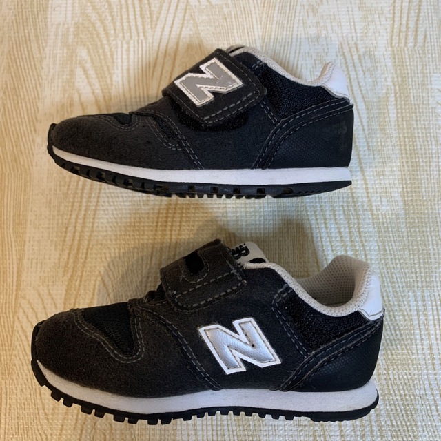 New Balance(ニューバランス)のニューバランス 373 13センチ ブラック スニーカー キッズ 子供 キッズ/ベビー/マタニティのベビー靴/シューズ(~14cm)(スニーカー)の商品写真