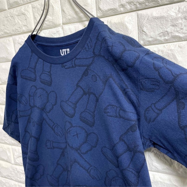 UNIQLO(ユニクロ)のユニクロ　カウズ　コラボ　半袖Tシャツ　ベアブリック　メンズLサイズ メンズのトップス(Tシャツ/カットソー(半袖/袖なし))の商品写真