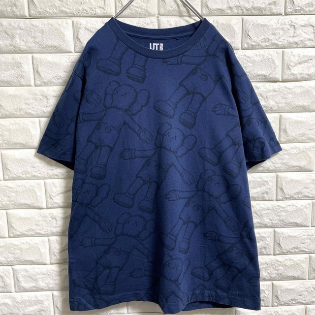 UNIQLO(ユニクロ)のユニクロ　カウズ　コラボ　半袖Tシャツ　ベアブリック　メンズLサイズ メンズのトップス(Tシャツ/カットソー(半袖/袖なし))の商品写真