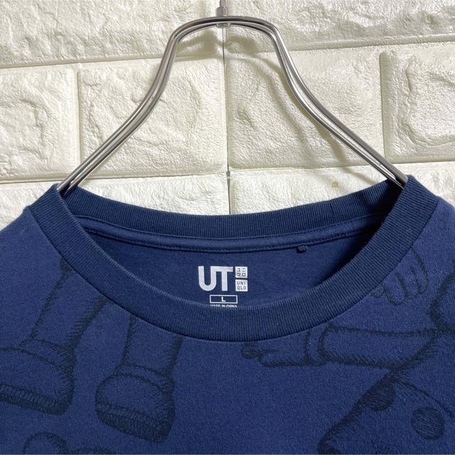 UNIQLO(ユニクロ)のユニクロ　カウズ　コラボ　半袖Tシャツ　ベアブリック　メンズLサイズ メンズのトップス(Tシャツ/カットソー(半袖/袖なし))の商品写真