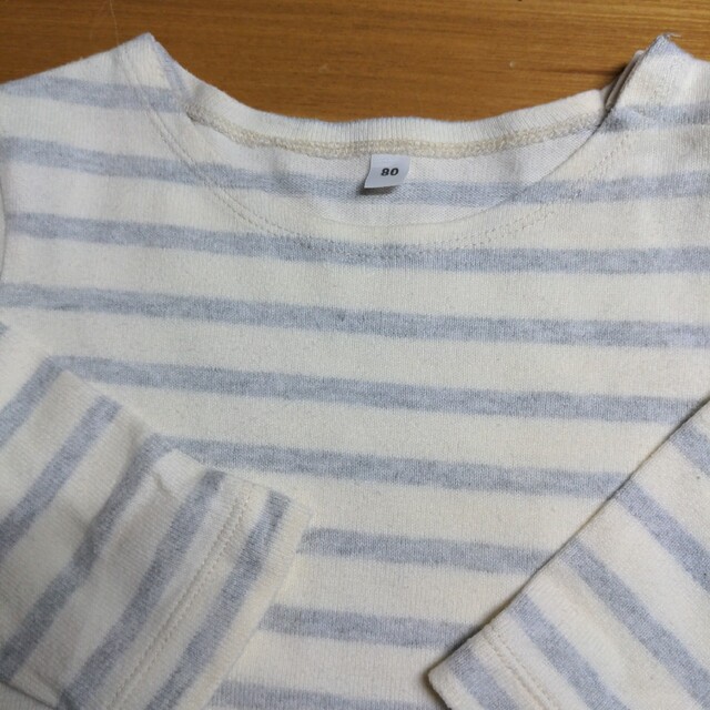 MUJI (無印良品)(ムジルシリョウヒン)の新品と中古2枚セット　無印　ボーダー長袖Tシャツ キッズ/ベビー/マタニティのベビー服(~85cm)(Ｔシャツ)の商品写真