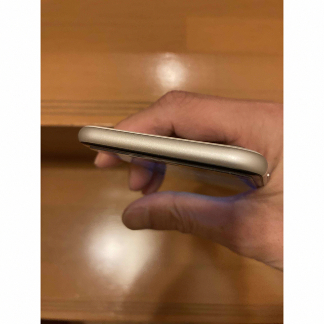 iPhone(アイフォーン)のiPhone SE2 第2世代 64G アイフォン 白 ホワイト iFace スマホ/家電/カメラのスマートフォン/携帯電話(スマートフォン本体)の商品写真