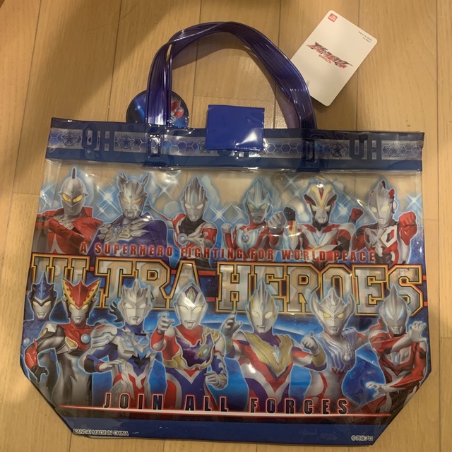 BANDAI 新品 ウルトラマン ヒーローズ プールバッグ ビーチバッグ ビニールバッグの通販 by みみ ウルトラマン プールバック