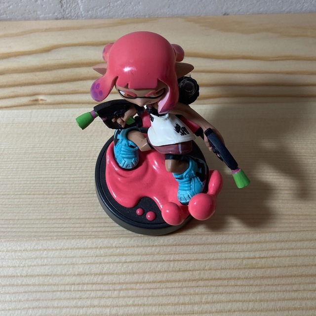 任天堂(ニンテンドウ)のamiibo　スプラトゥーン　ガール　ネオンピンク エンタメ/ホビーのフィギュア(ゲームキャラクター)の商品写真