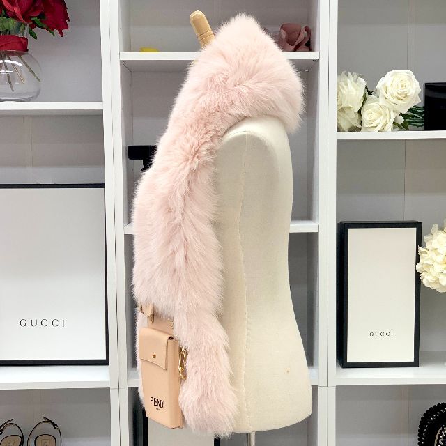 FENDI(フェンディ)の6345 フェンディ ファー ケース ベルト マキシストール ピンク レディースのファッション小物(マフラー/ショール)の商品写真