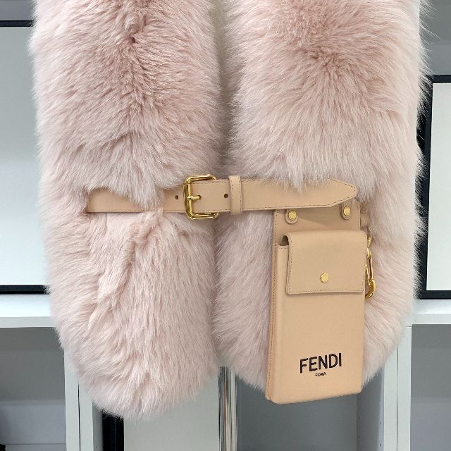 FENDI(フェンディ)の6345 フェンディ ファー ケース ベルト マキシストール ピンク レディースのファッション小物(マフラー/ショール)の商品写真