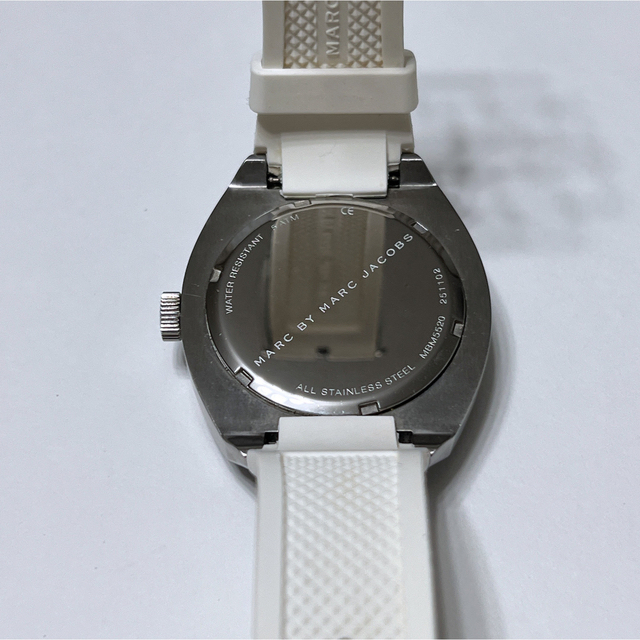 MARC BY MARC JACOBS(マークバイマークジェイコブス)の【値下げ！】マークバイマークジェイコブス　ラバー　ホワイト　腕時計 レディースのファッション小物(腕時計)の商品写真
