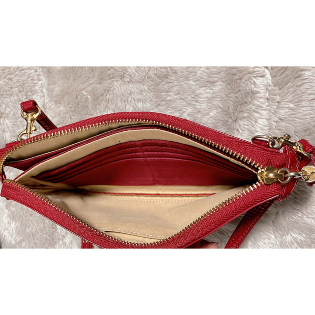 ATAO(アタオ)のアタオブーブー  エナメル レッド  美品 レディースのバッグ(ショルダーバッグ)の商品写真