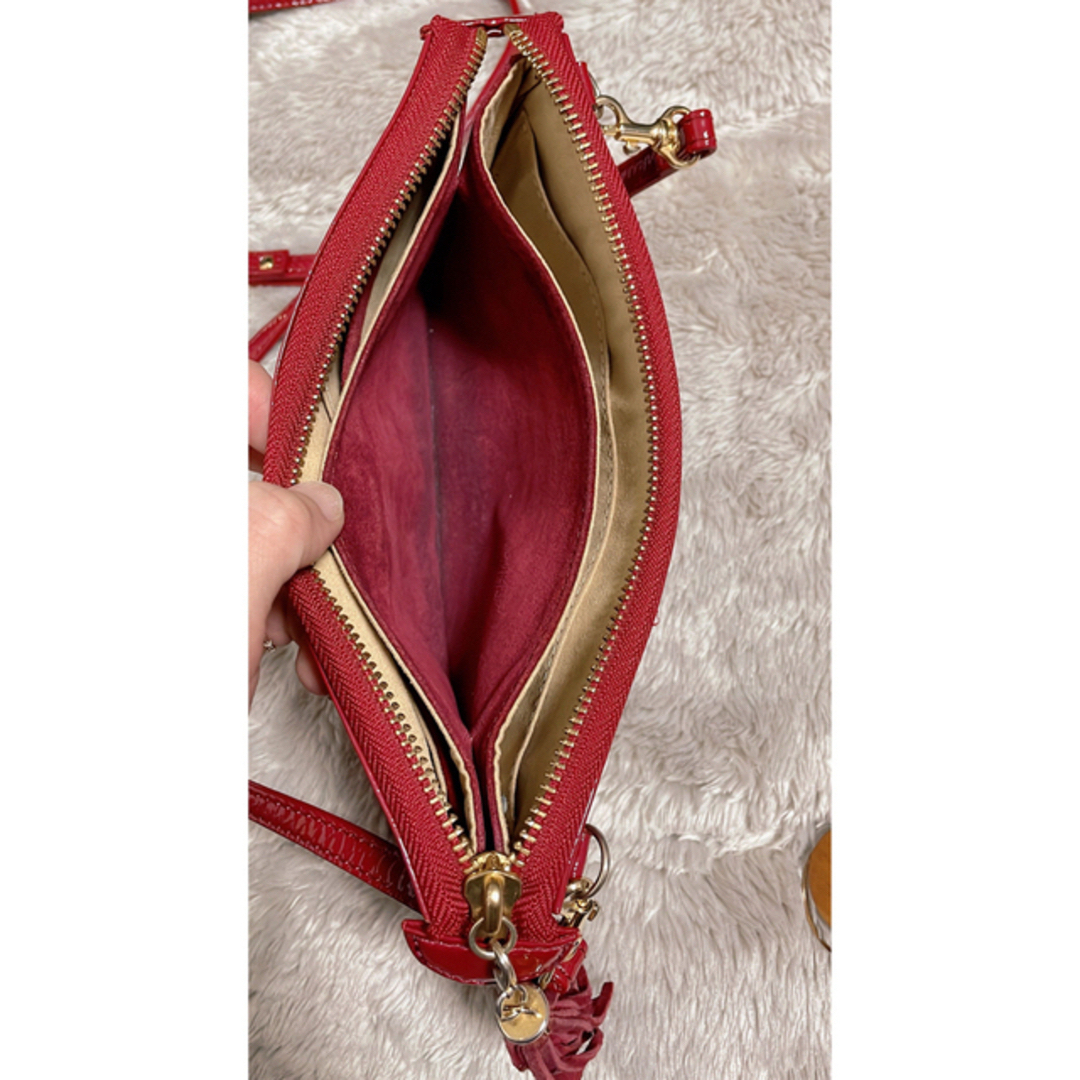 ATAO(アタオ)のアタオブーブー  エナメル レッド  美品 レディースのバッグ(ショルダーバッグ)の商品写真