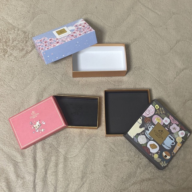 GODIVA(ゴディバ)のGODIVA 空箱　3個セット レディースのバッグ(ショップ袋)の商品写真