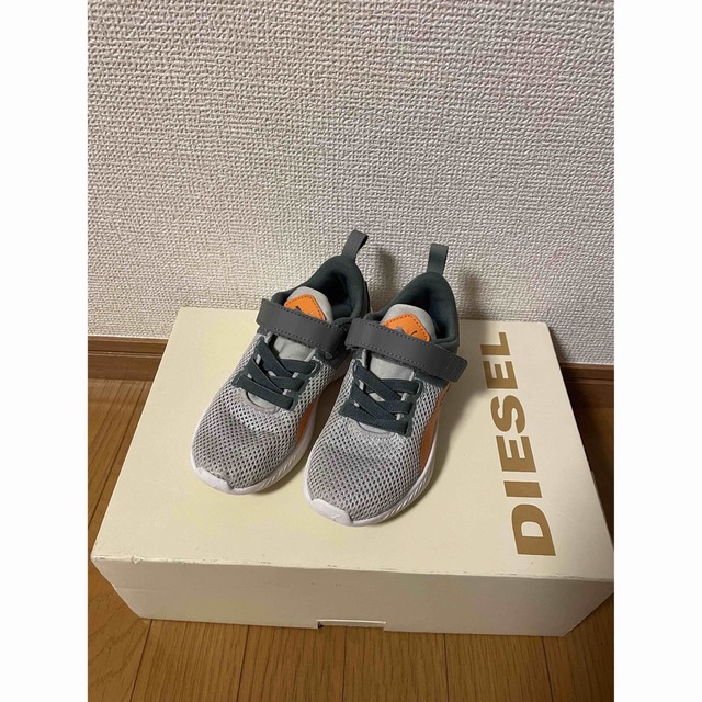 PUMA(プーマ)のPUMA キッズ フライヤーランナー キッズ/ベビー/マタニティのキッズ靴/シューズ(15cm~)(スニーカー)の商品写真