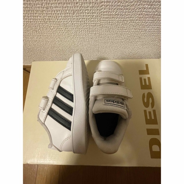 adidas(アディダス)のadidas キッズスニーカー キッズ/ベビー/マタニティのベビー靴/シューズ(~14cm)(スニーカー)の商品写真