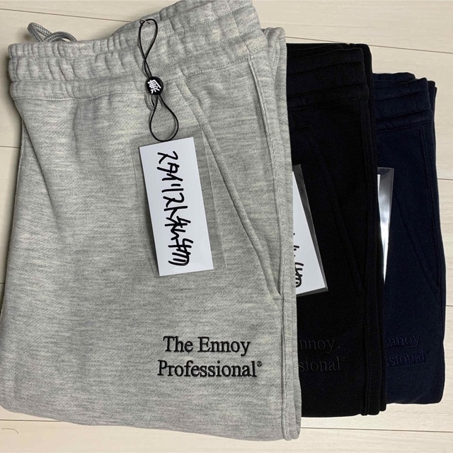 1LDK SELECT(ワンエルディーケーセレクト)の【Ennoy】スタイリスト私物 SWEAT PANTS BLACK/XL黒刺繍 メンズのパンツ(その他)の商品写真