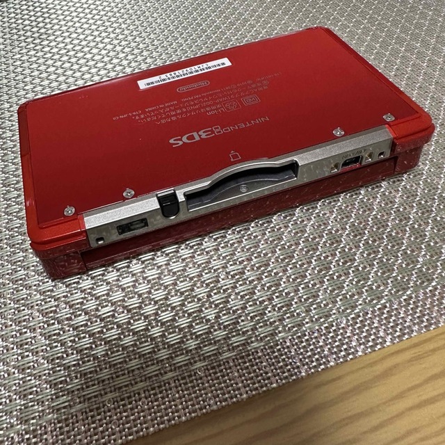 ニンテンドー3DS(ニンテンドー3DS)のニンテンドー3DS フレアレッド エンタメ/ホビーのゲームソフト/ゲーム機本体(携帯用ゲーム機本体)の商品写真