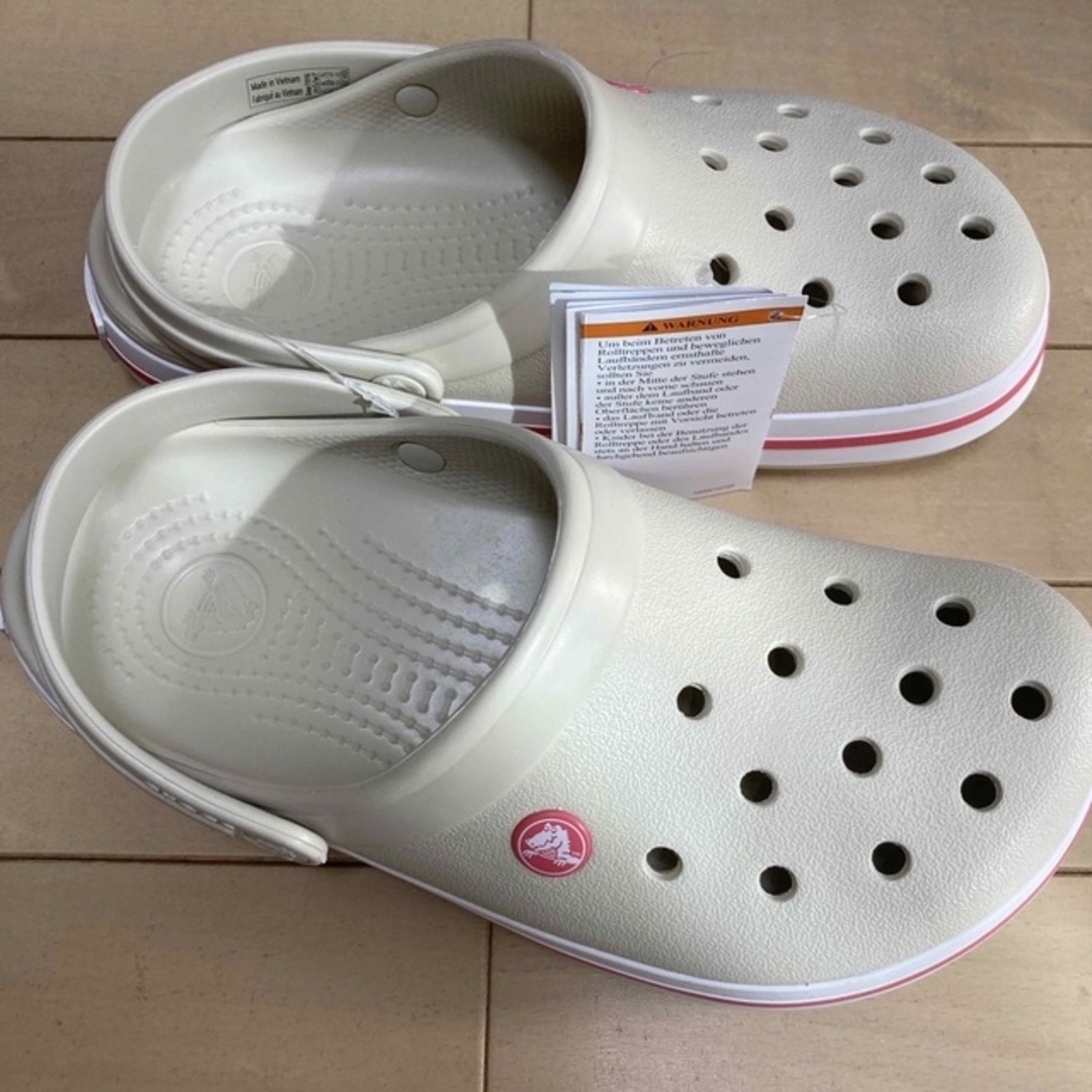 crocs(クロックス)の新品 25cm クロックス クロックバンド スタッコメロン レディースの靴/シューズ(サンダル)の商品写真