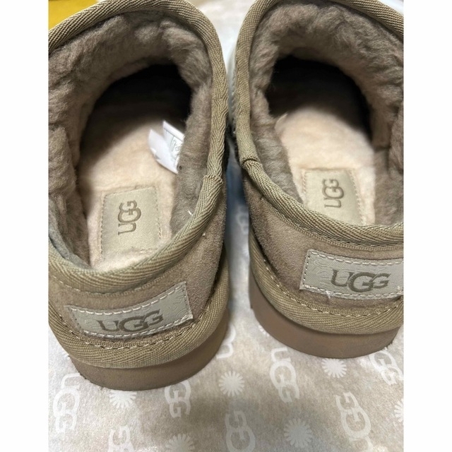 UGG(アグ)のUGG アグ　W CLASSIC SLIPPER ベージュ　24cm  レディースの靴/シューズ(スリッポン/モカシン)の商品写真