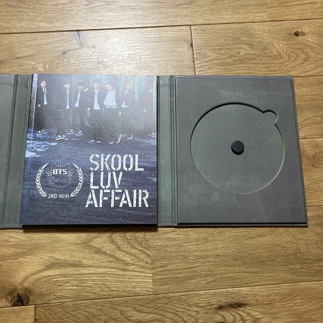 防弾少年団(BTS)(ボウダンショウネンダン)のSKOOL LUV AFFAIR フォトブック エンタメ/ホビーのCD(K-POP/アジア)の商品写真