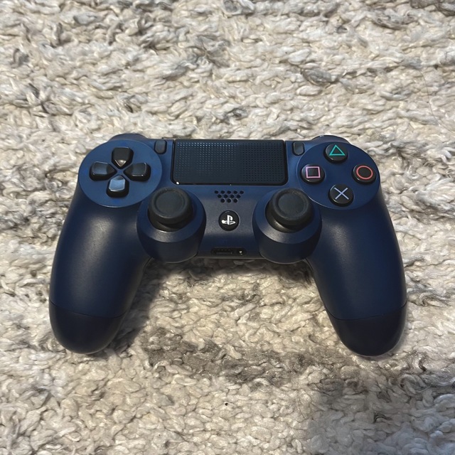 【純正】PS4 コントローラー　DUALSHOCK4 エンタメ/ホビーのゲームソフト/ゲーム機本体(家庭用ゲーム機本体)の商品写真